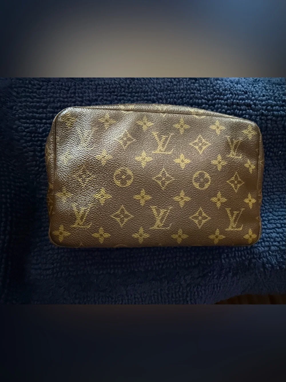 LOUIS VUITTON Trousse 23 Cosmetic Toiletry Bag/Pouch in Classic Monogram Canvas!